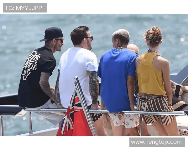 足球巨星与宝贝亲情时光球场之外的温馨瞬间揭秘